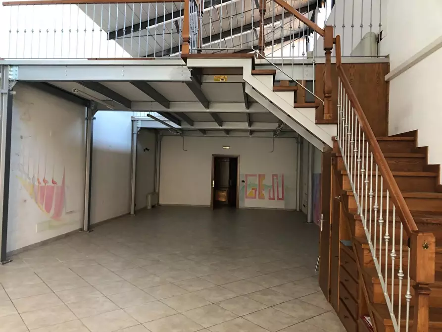 Immagine 3 di Attività artigianale in vendita  a Siena