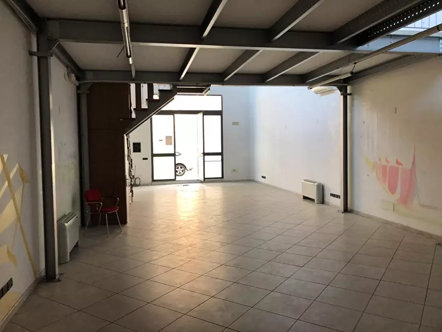 Immagine 5 di Attività artigianale in vendita  a Siena