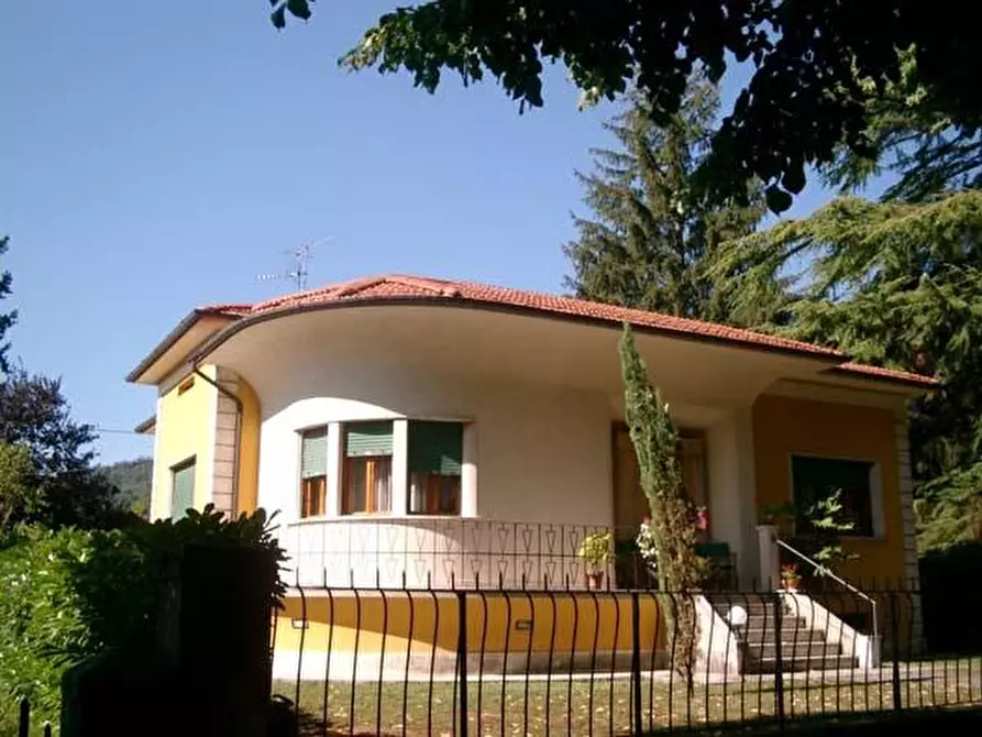 Immagine 1 di Villa in vendita  a Barga
