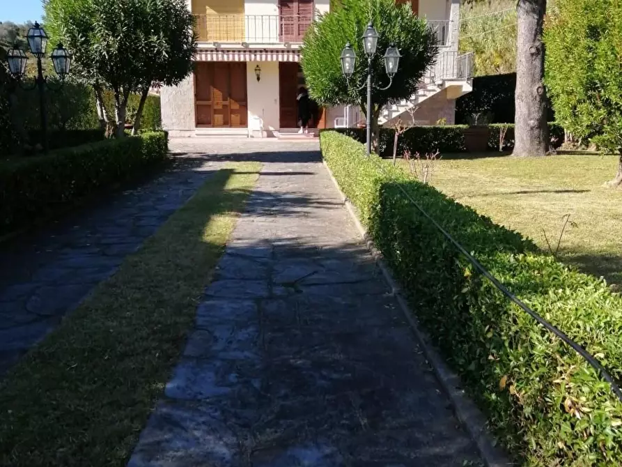 Immagine 1 di Villa in vendita  a Vecchiano