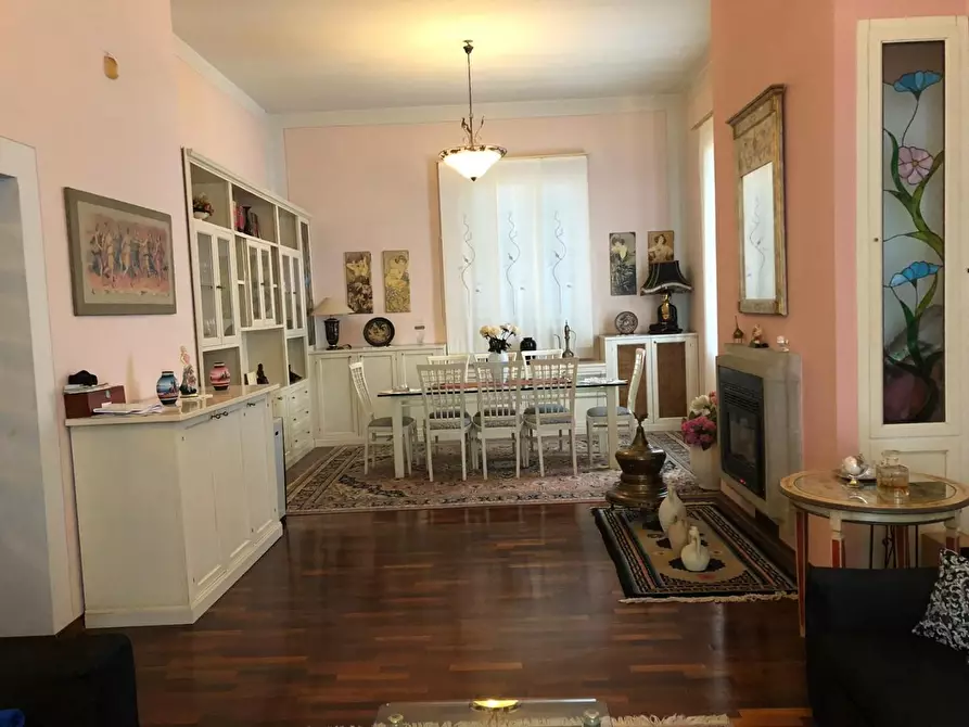 Immagine 1 di Casa bifamiliare in vendita  a Cascina