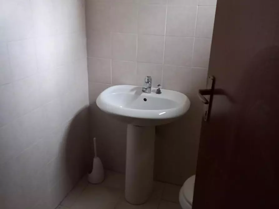 Immagine 4 di Negozio in affitto  a Pisa