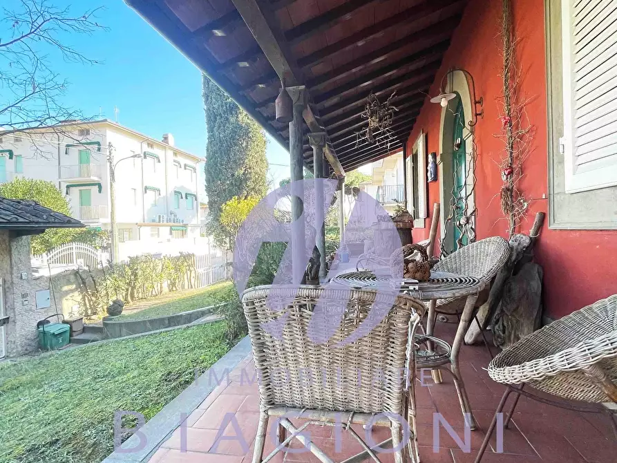 Immagine 3 di Villa in vendita  a Camaiore