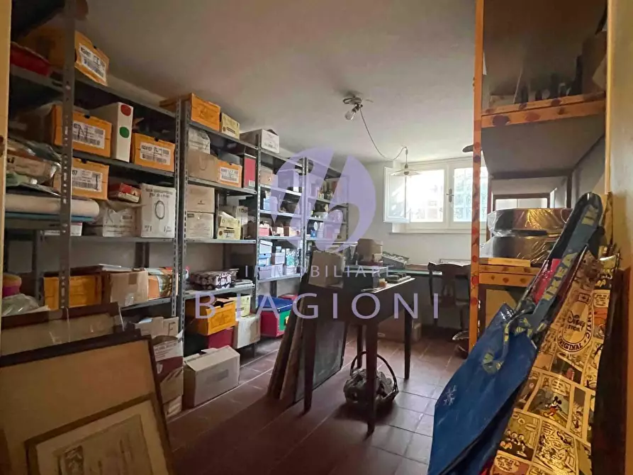 Immagine 37 di Villa in vendita  a Camaiore