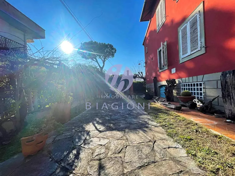 Immagine 6 di Villa in vendita  a Camaiore