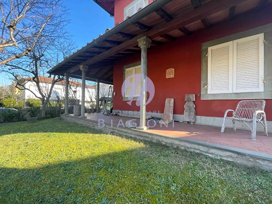 Immagine 11 di Villa in vendita  a Camaiore