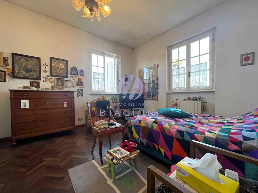 Immagine 21 di Villa in vendita  a Camaiore