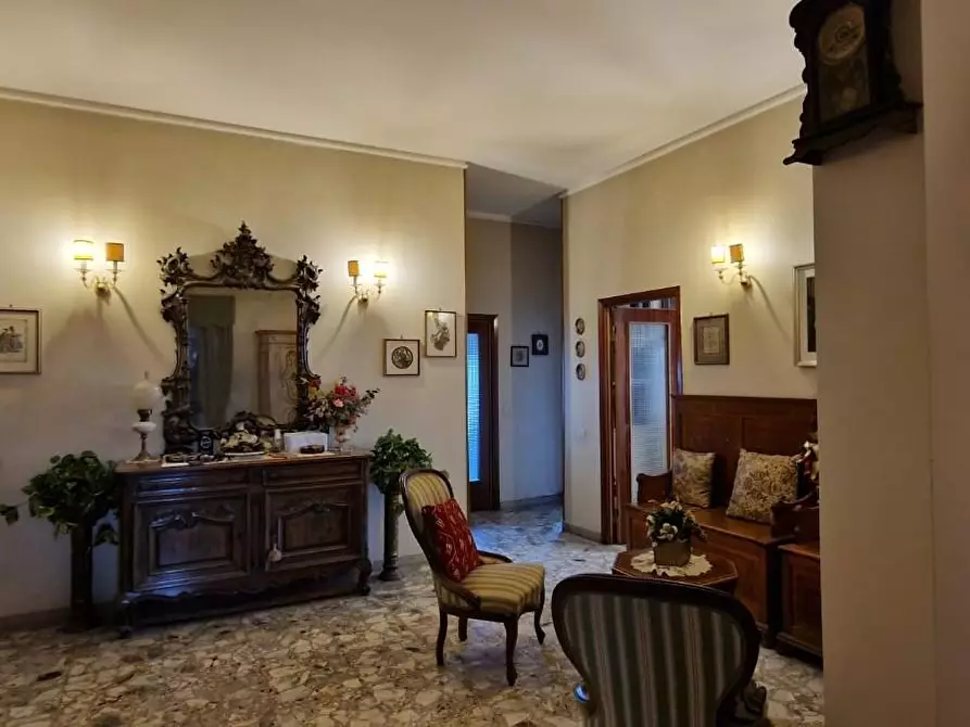 Immagine 3 di Appartamento in vendita  a Siena