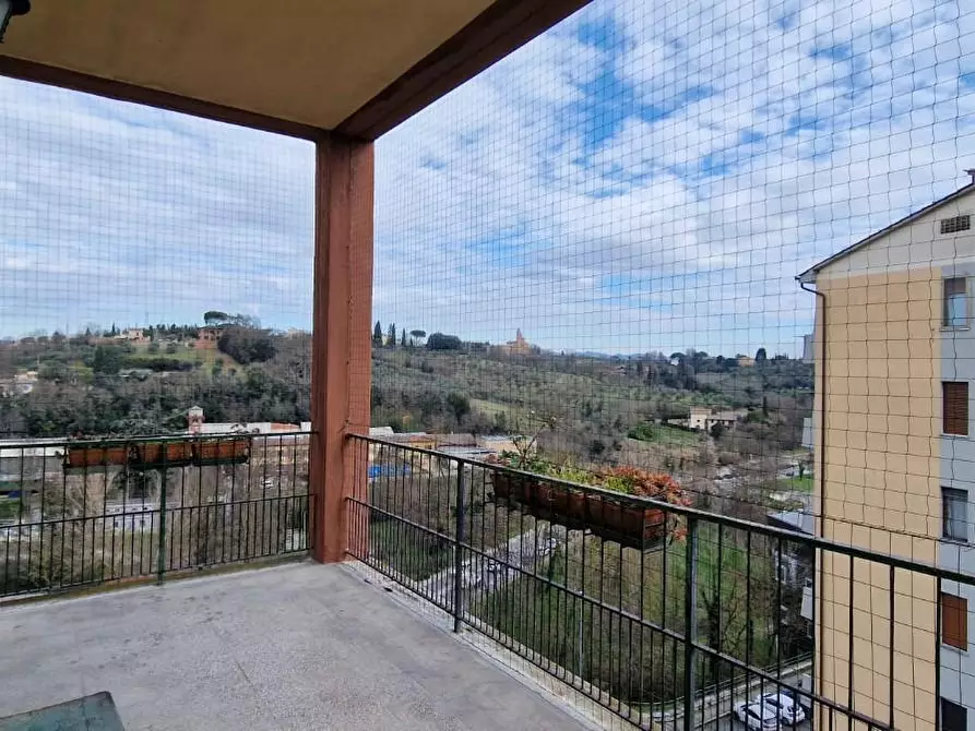 Immagine 16 di Appartamento in vendita  a Siena