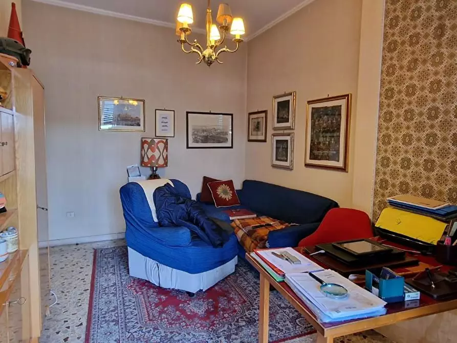 Immagine 13 di Appartamento in vendita  a Siena