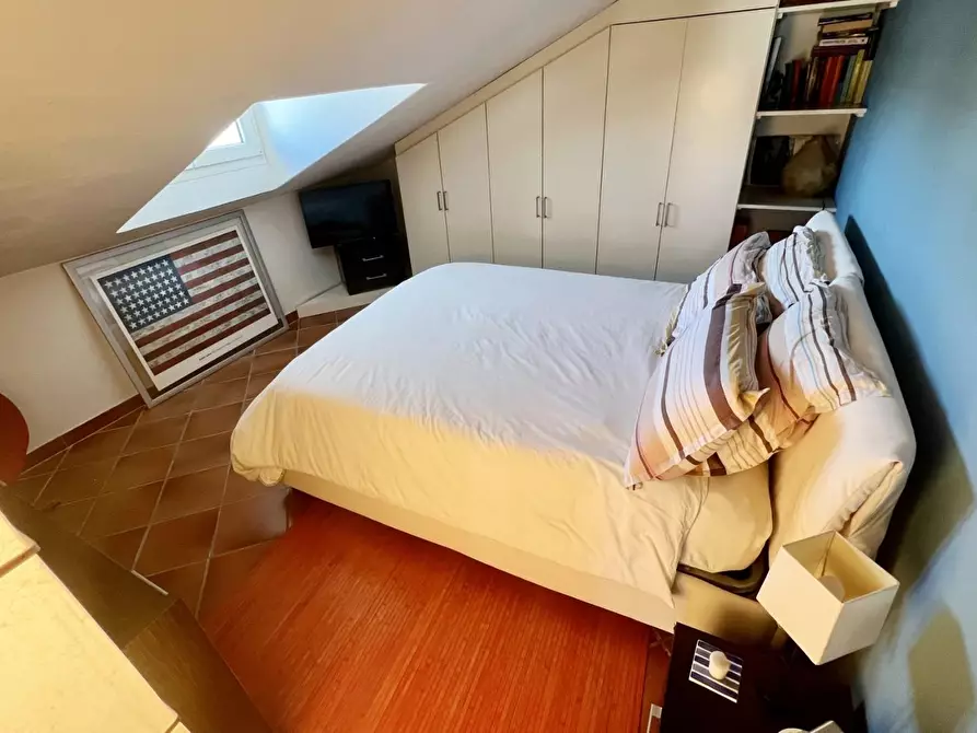 Immagine 8 di Mansarda in vendita  a Viareggio