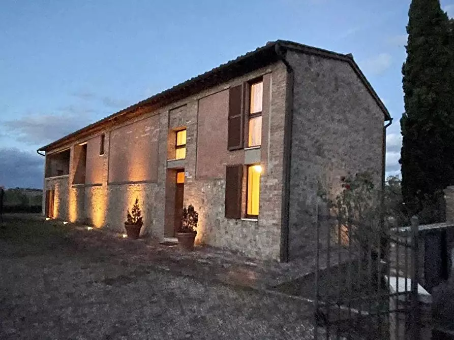 Immagine 16 di Casa colonica in vendita  a Siena