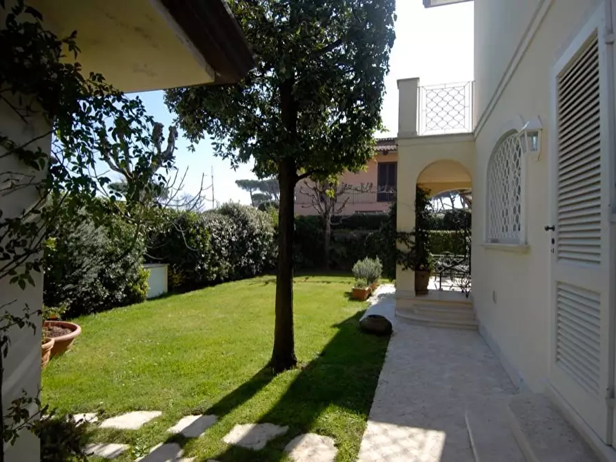 Immagine 3 di Villa in affitto  a Forte Dei Marmi