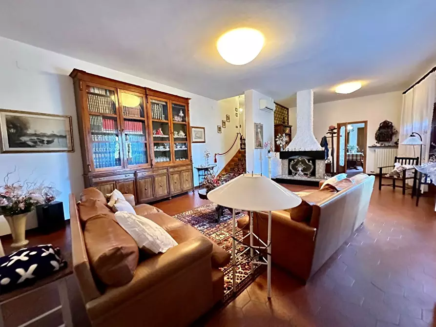 Immagine 4 di Villa in vendita  a Santa Maria A Monte