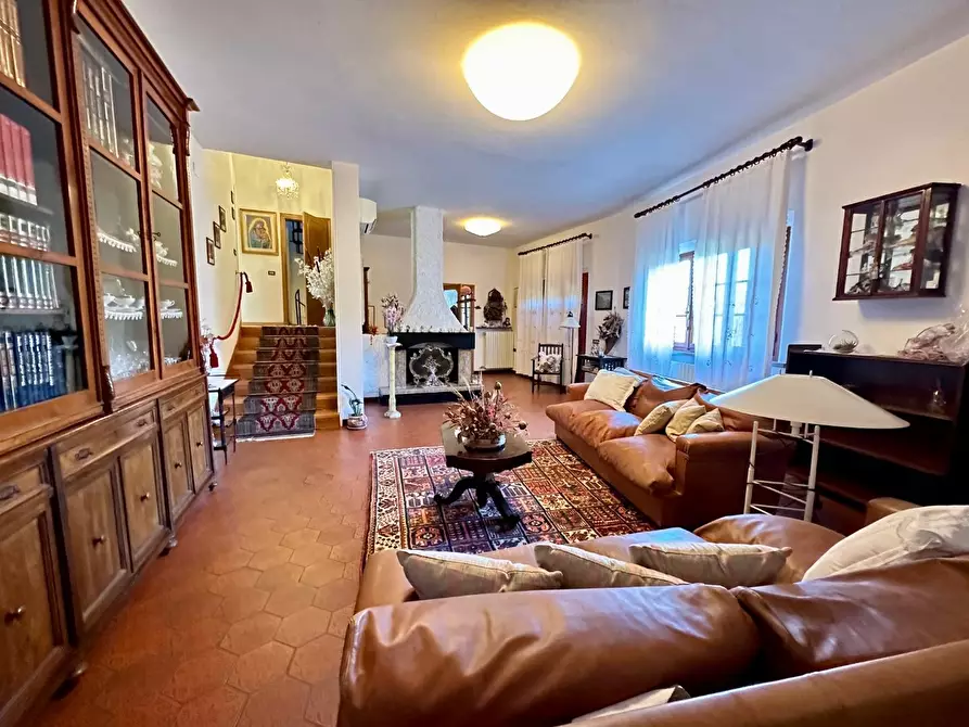 Immagine 3 di Villa in vendita  a Santa Maria A Monte