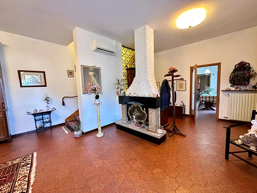 Immagine 5 di Villa in vendita  a Santa Maria A Monte
