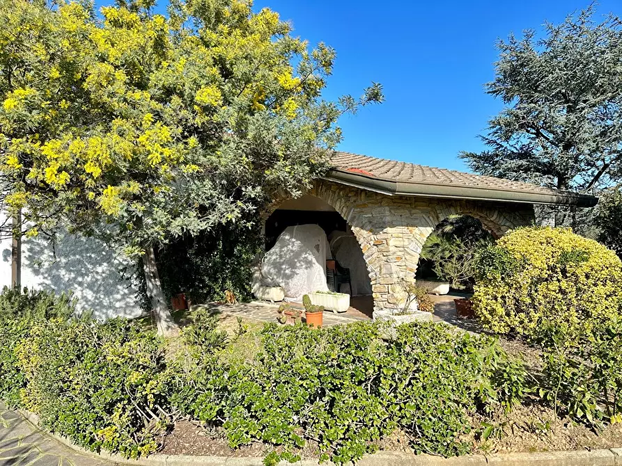 Immagine 2 di Villa in vendita  a Santa Maria A Monte