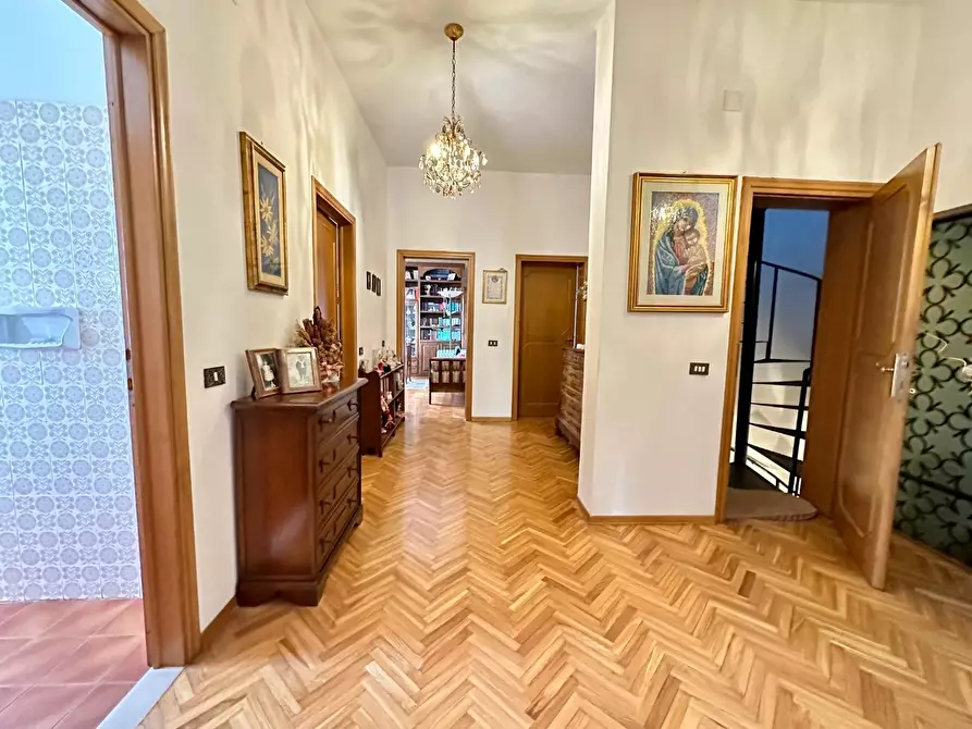 Immagine 18 di Villa in vendita  a Santa Maria A Monte