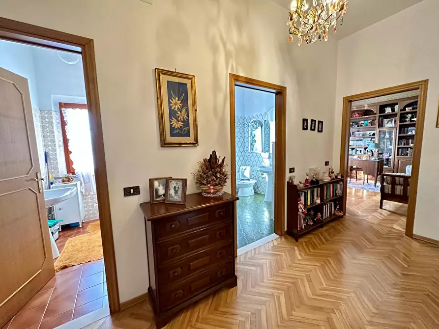 Immagine 17 di Villa in vendita  a Santa Maria A Monte