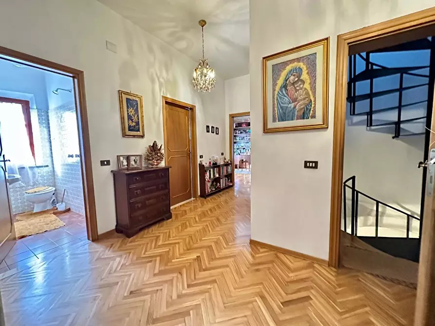 Immagine 11 di Villa in vendita  a Santa Maria A Monte