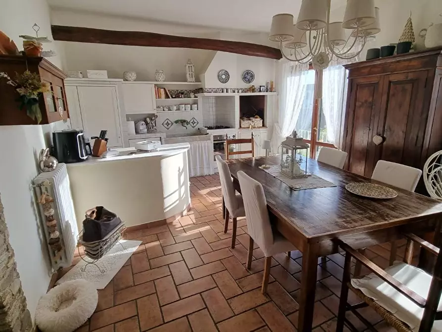 Immagine 2 di Villa in vendita  a Pisa