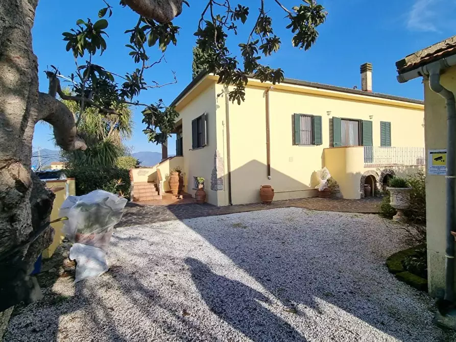 Immagine 20 di Villa in vendita  a Pisa