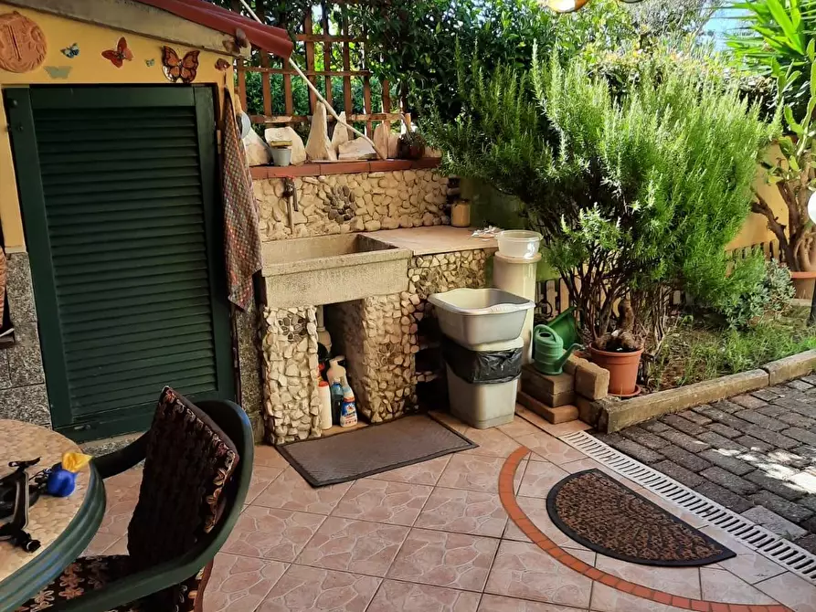 Immagine 5 di Casa semindipendente in vendita  a Ameglia