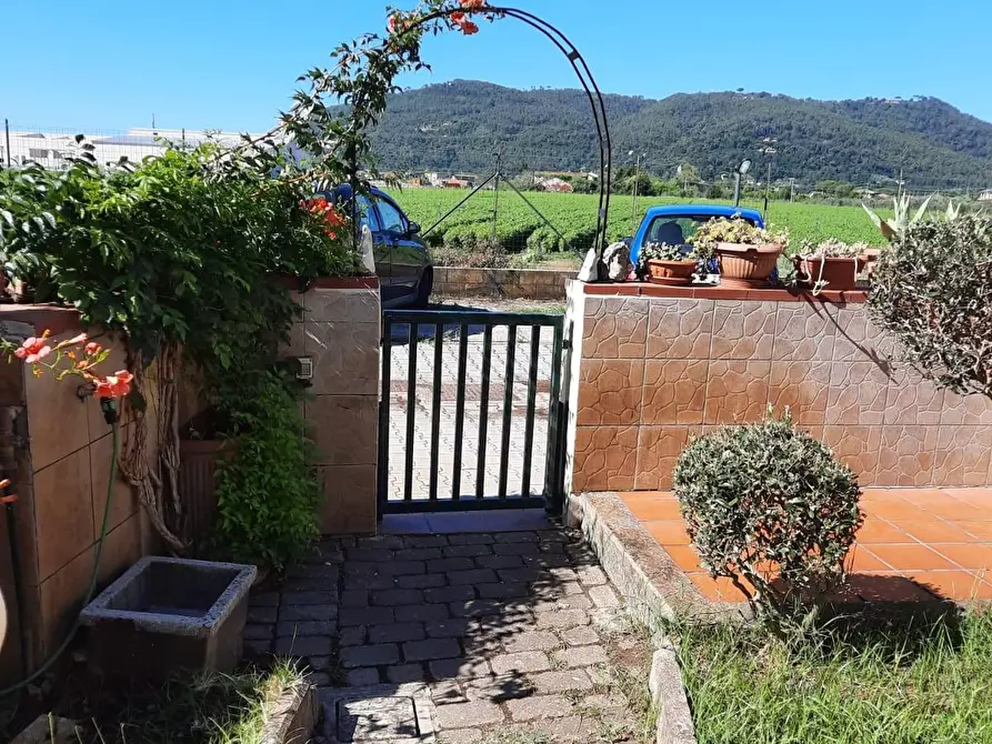 Immagine 3 di Casa semindipendente in vendita  a Ameglia