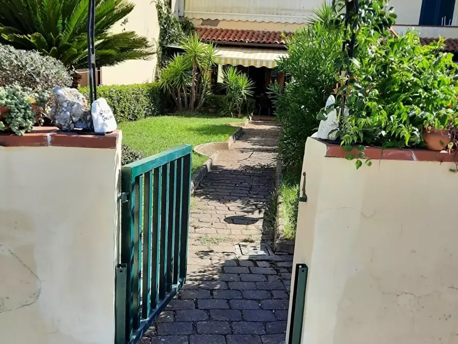 Immagine 1 di Casa semindipendente in vendita  a Ameglia