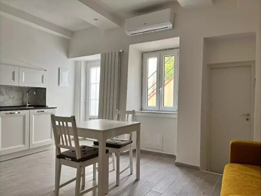 Immagine 3 di Casa semindipendente in vendita  a Massa