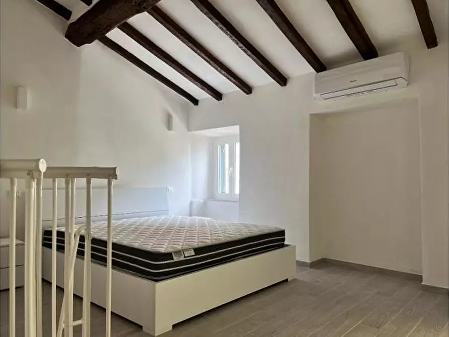 Immagine 8 di Casa semindipendente in vendita  a Massa