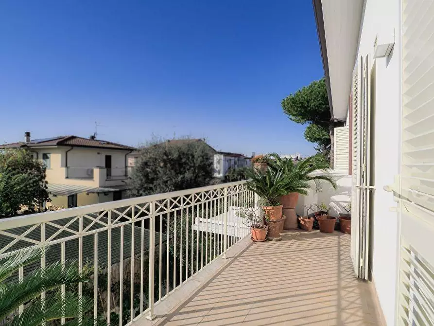 Immagine 13 di Villetta a schiera in vendita  a Massa