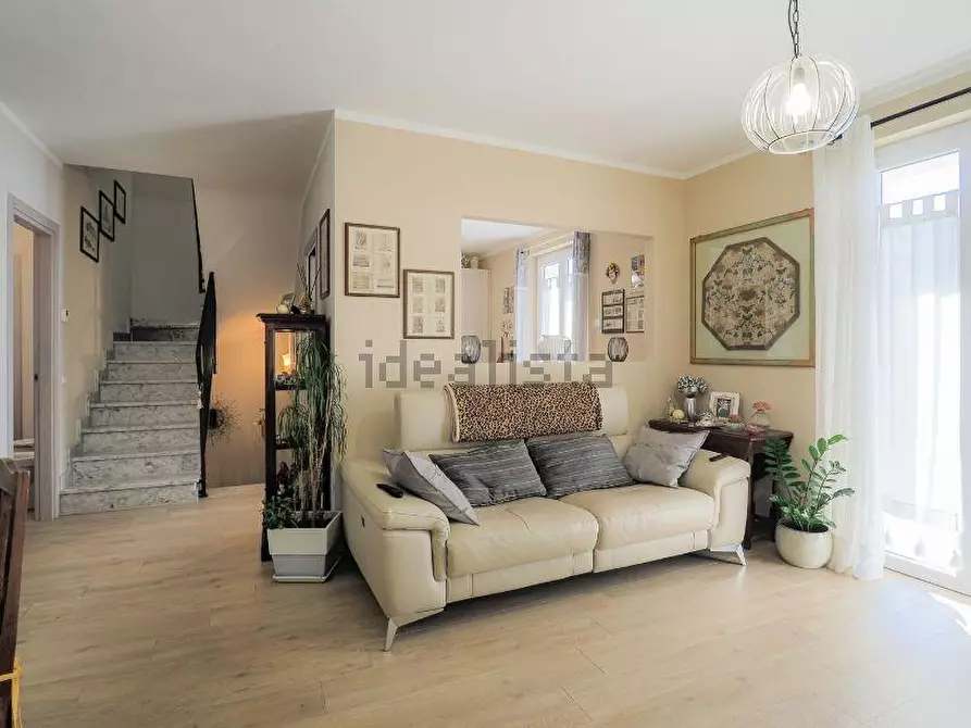 Immagine 2 di Villetta a schiera in vendita  a Massa