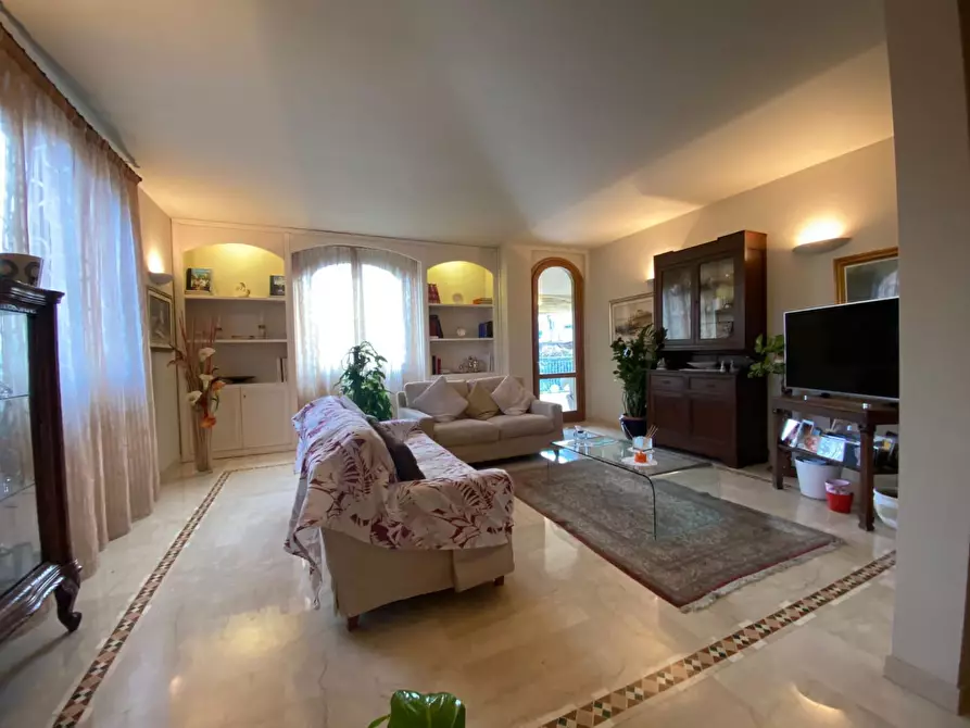 Immagine 2 di Villa in vendita  a Grosseto