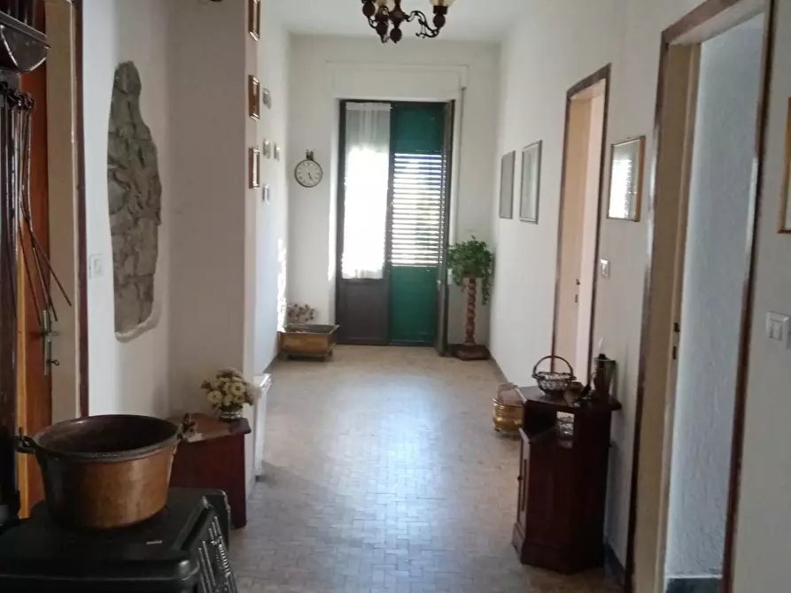 Immagine 1 di Casa trifamiliare in vendita  a Comano