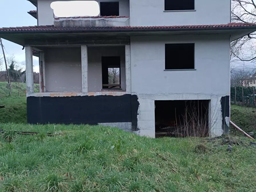 Immagine 2 di Villa in vendita  a Barga