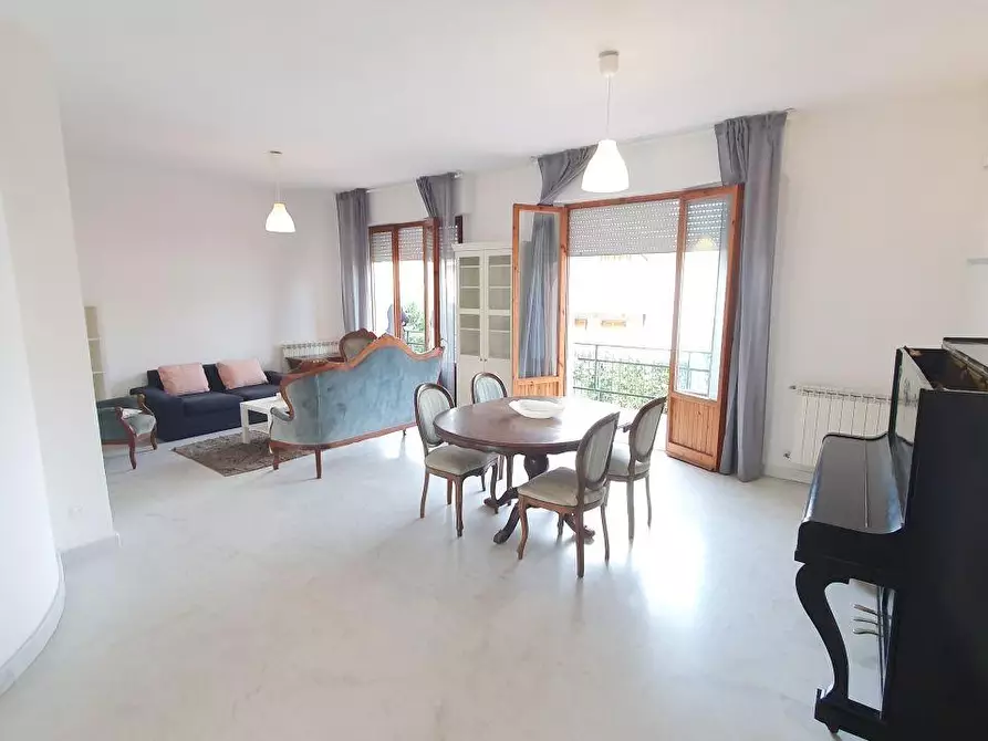 Immagine 2 di Appartamento in vendita  a Massa