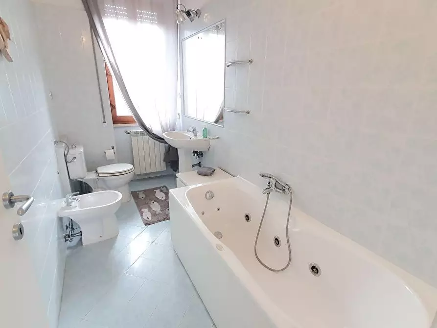 Immagine 17 di Appartamento in vendita  a Massa