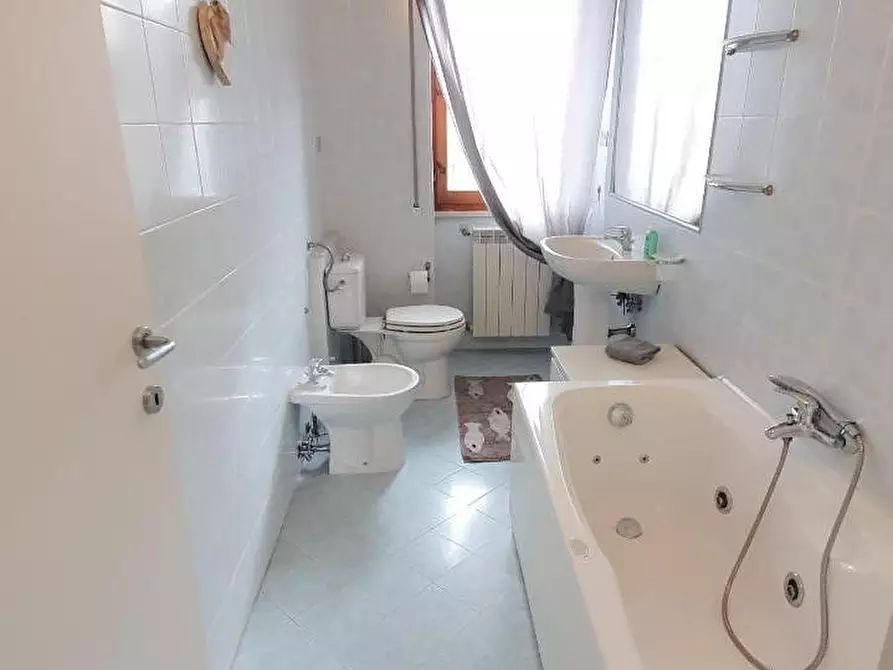 Immagine 16 di Appartamento in vendita  a Massa