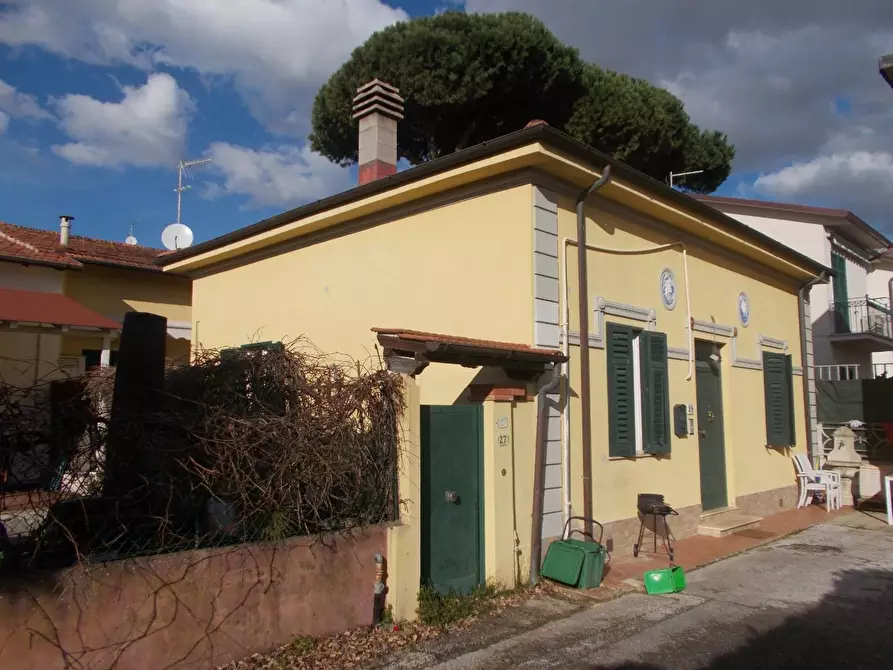 Immagine 1 di Casa semindipendente in vendita  a Pietrasanta