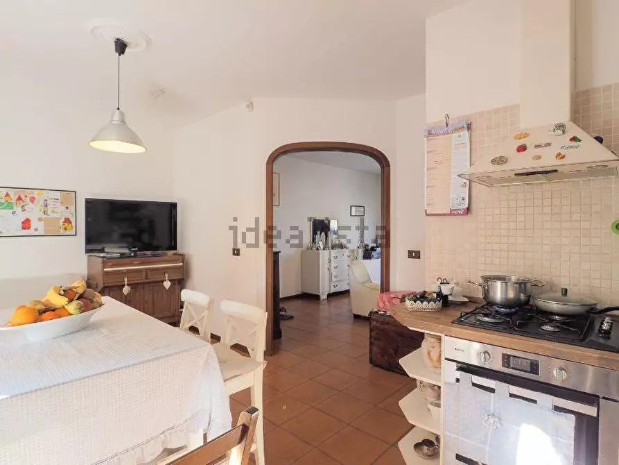 Immagine 7 di Porzione di casa in vendita  a Massa