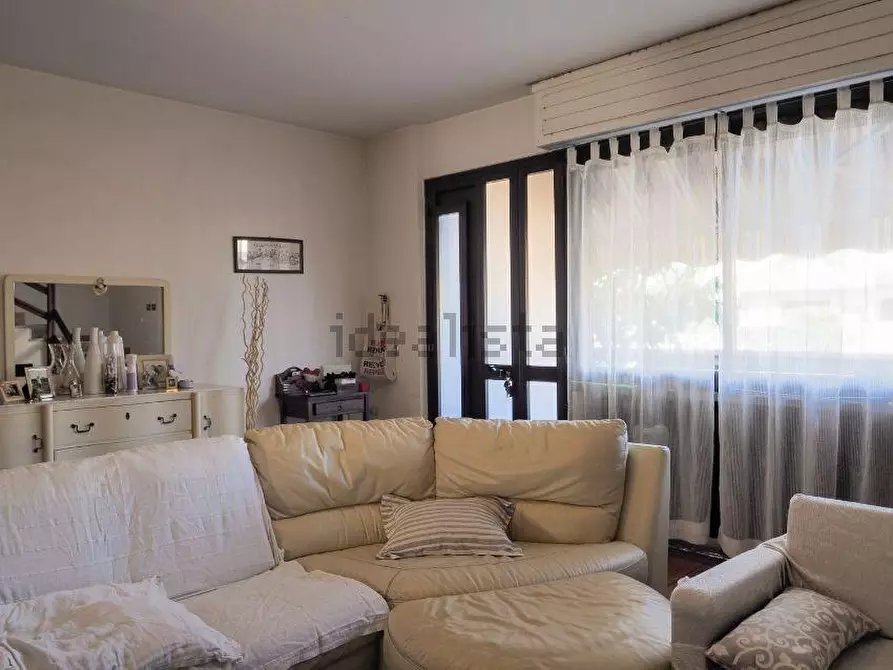 Immagine 3 di Porzione di casa in vendita  a Massa