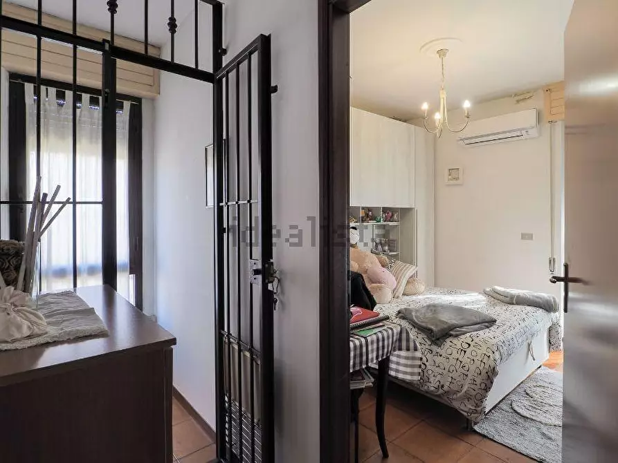 Immagine 12 di Porzione di casa in vendita  a Massa