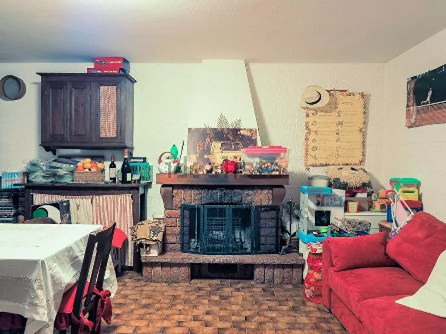 Immagine 21 di Porzione di casa in vendita  a Massa