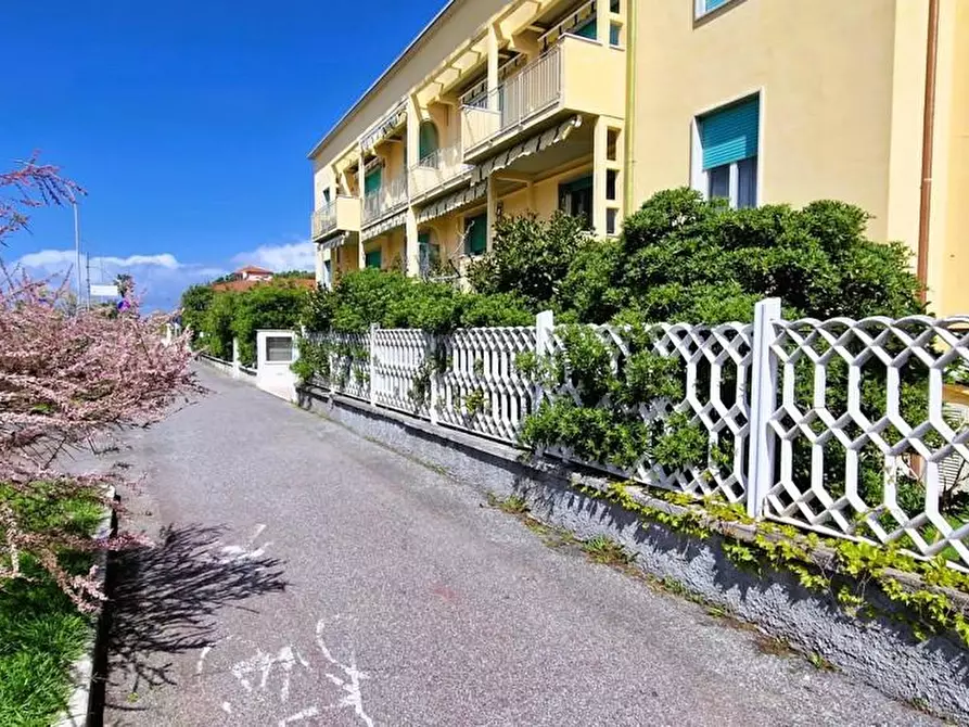 Immagine 4 di Appartamento in vendita  a Massa