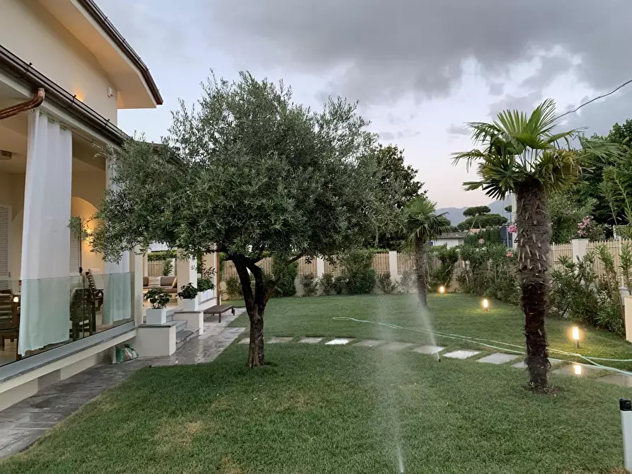Immagine 46 di Casa bifamiliare in affitto  a Forte Dei Marmi