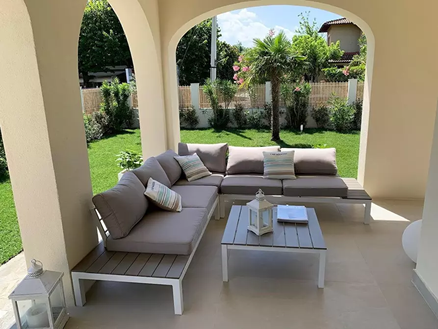 Immagine 10 di Casa bifamiliare in affitto  a Forte Dei Marmi