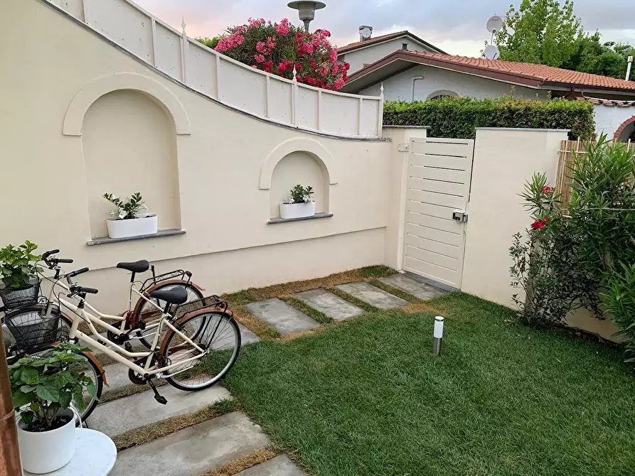 Immagine 45 di Casa bifamiliare in affitto  a Forte Dei Marmi