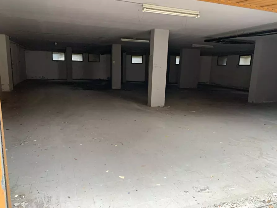 Immagine 1 di Garage in vendita  a Empoli