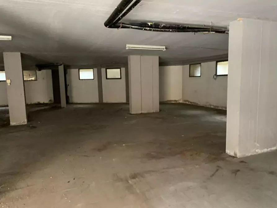 Immagine 9 di Garage in vendita  a Empoli